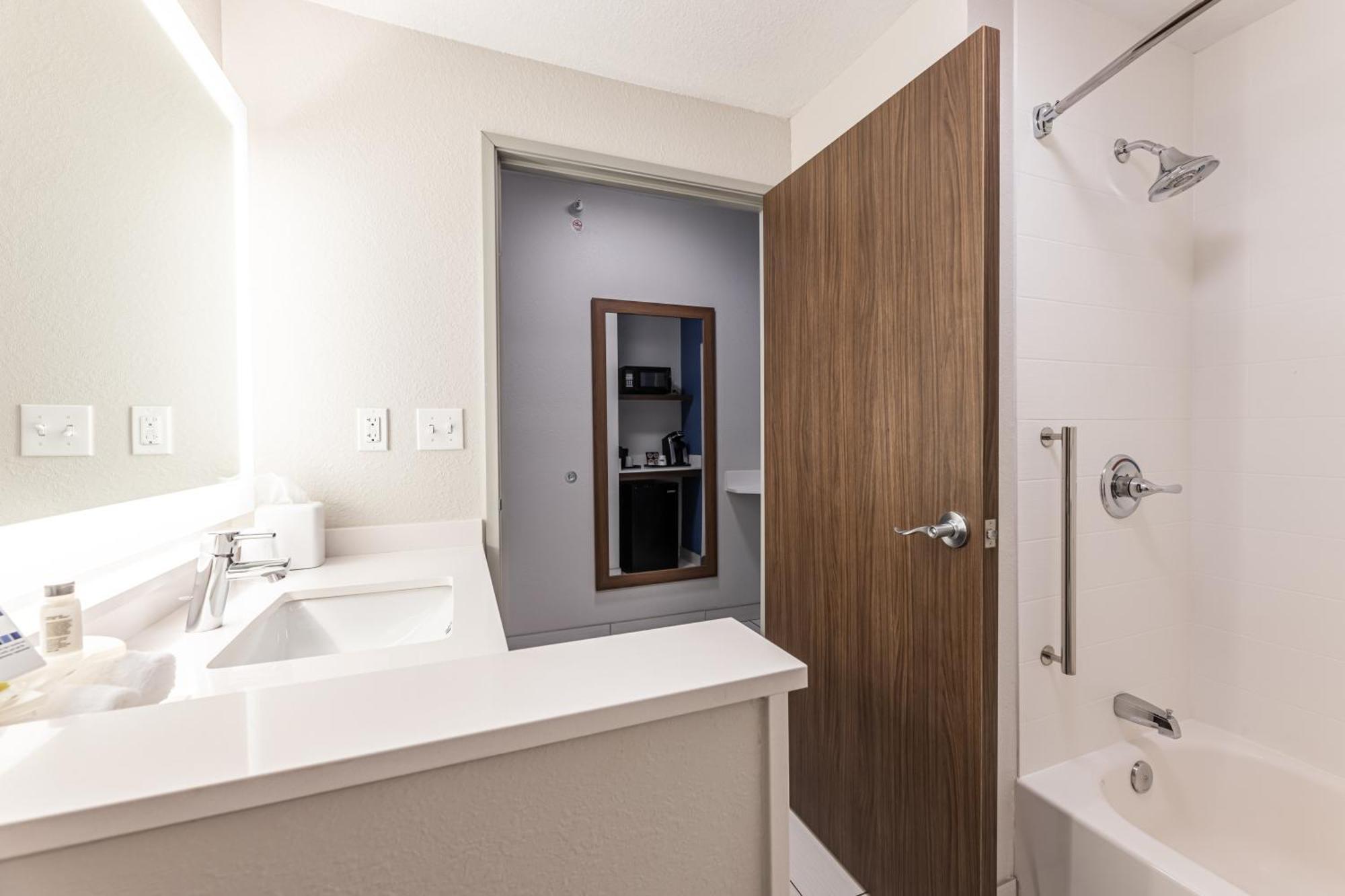 Holiday Inn Express & Suites - Rantoul By Ihg Экстерьер фото