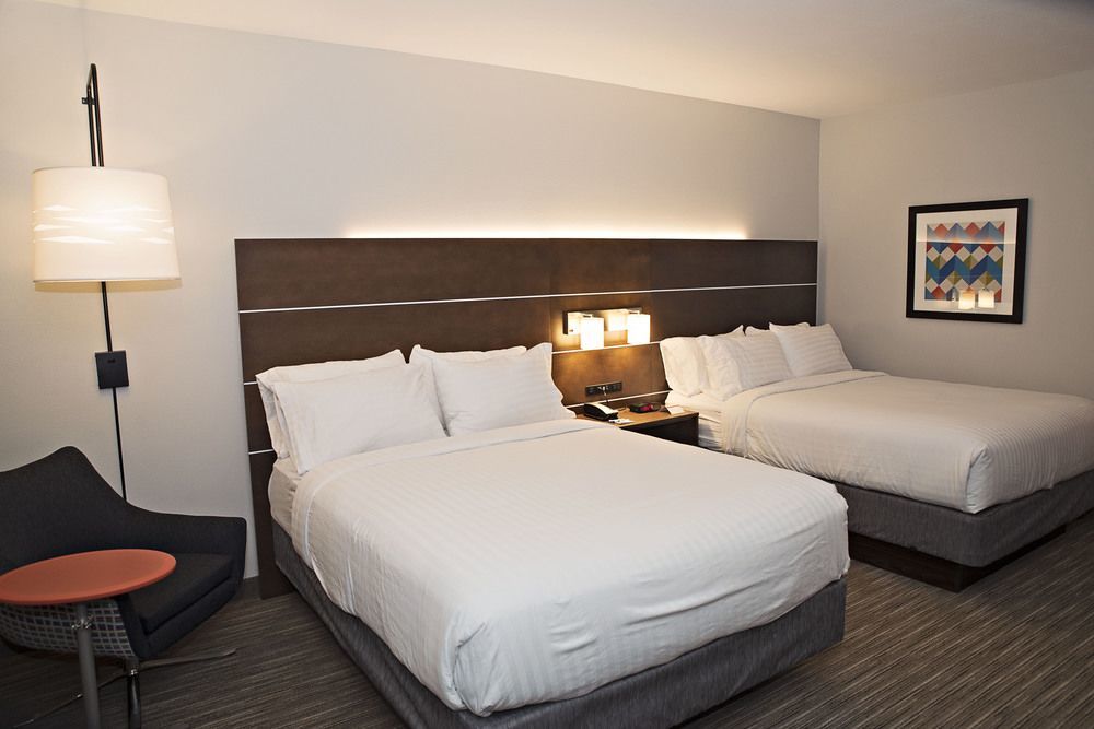 Holiday Inn Express & Suites - Rantoul By Ihg Экстерьер фото
